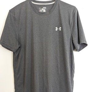 Pre-Loved Men's Under Armour Loose Heat Gear T-Shirt Medium in Solid Grey EUC